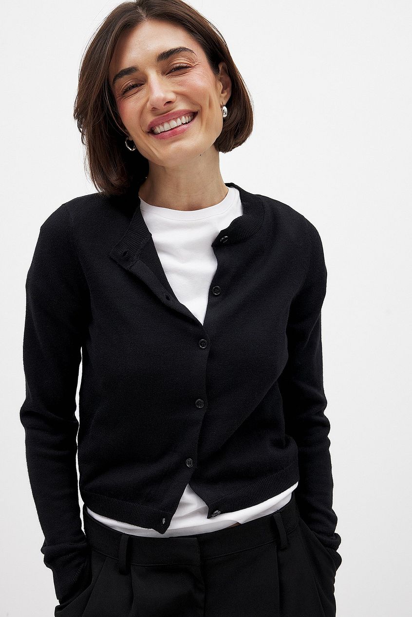 The Esen Cardigan - Black