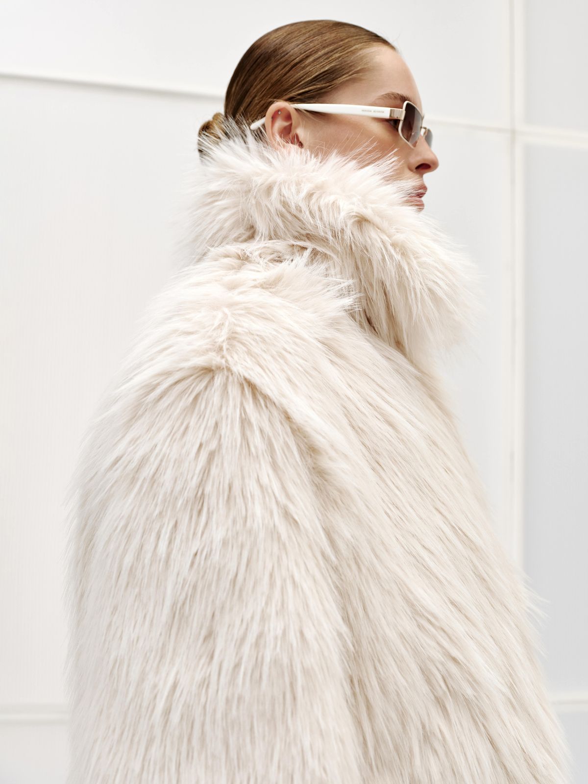 The Avenoir Coat - White