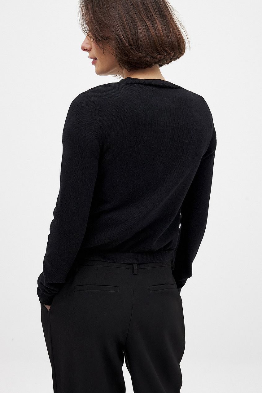 The Esen Cardigan - Black