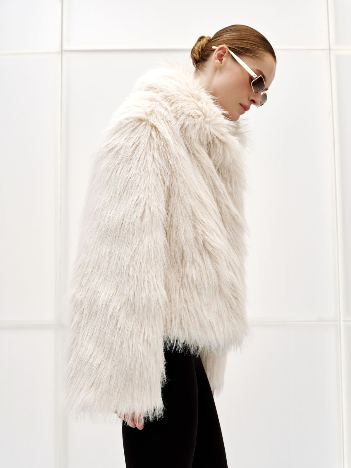 The Avenoir Coat - White